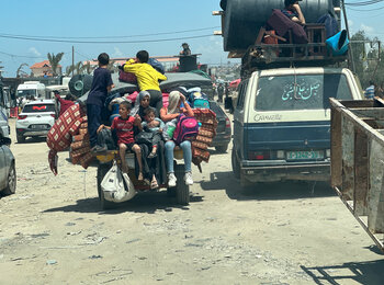 Families leaving Rafah on 7 May 2024 following an evacuation order by the Israeli authorities. Photo by OCHA/Olga Cherevko