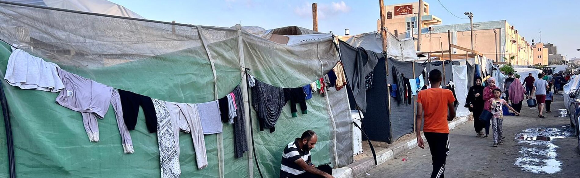 Displaced people seeking refuge in southern Gaza. With shelters being overcrowded, most displaced men and older boys are sleeping in the open, in school yards or in the streets, often next to the external walls of the shelters. Photo by WHO, 15 November 2023