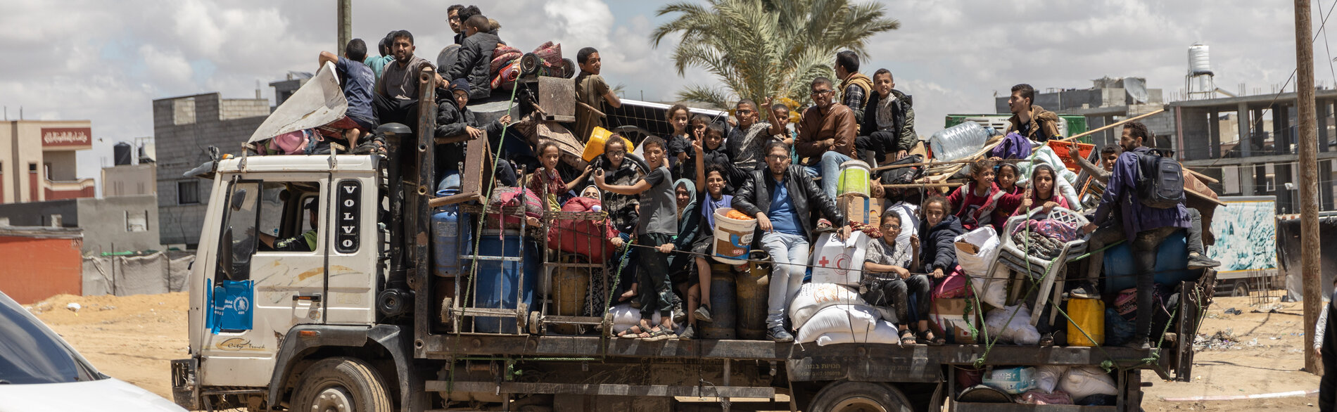People leaving Rafah on 7 May 2024 following an evacuation order by the Israeli authorities. Photo by WHO 