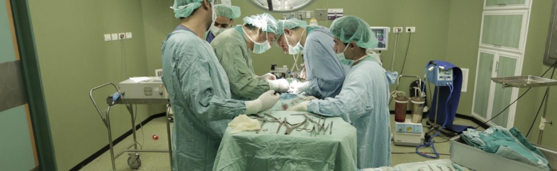 חדר ניתוח בבית החולים א־שיפא, אווקטובר 2015. תצלום: ארגון הבריאות העולמי