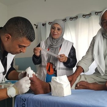 Nabil Al Amour (on the right) receiving care in a mobile clinic. Photo by Anees Mahareeq @CARE 2021