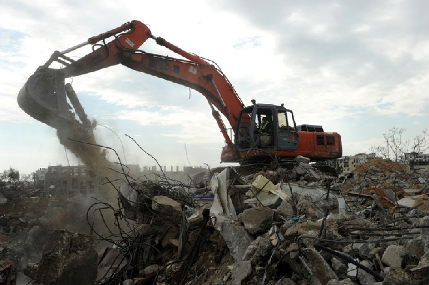 Rubble removal in the Gaza Strip