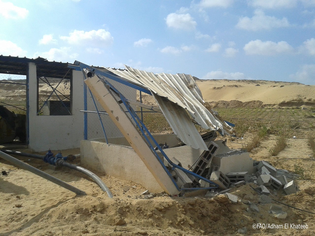 Generator room funded by donors damaged during 2014 hostilities. FAO/Adham Al Khateeb
