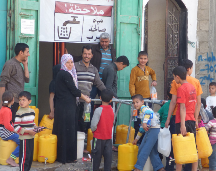 Water distribution point, Beit Hanoun. Photo by OCHA