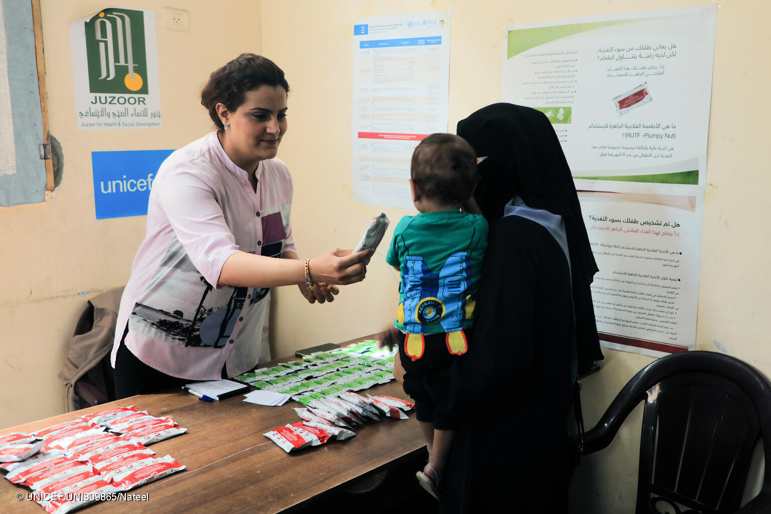 The distribution of nutrition items for children in Gaza. Photo by UNICEF/Nateel