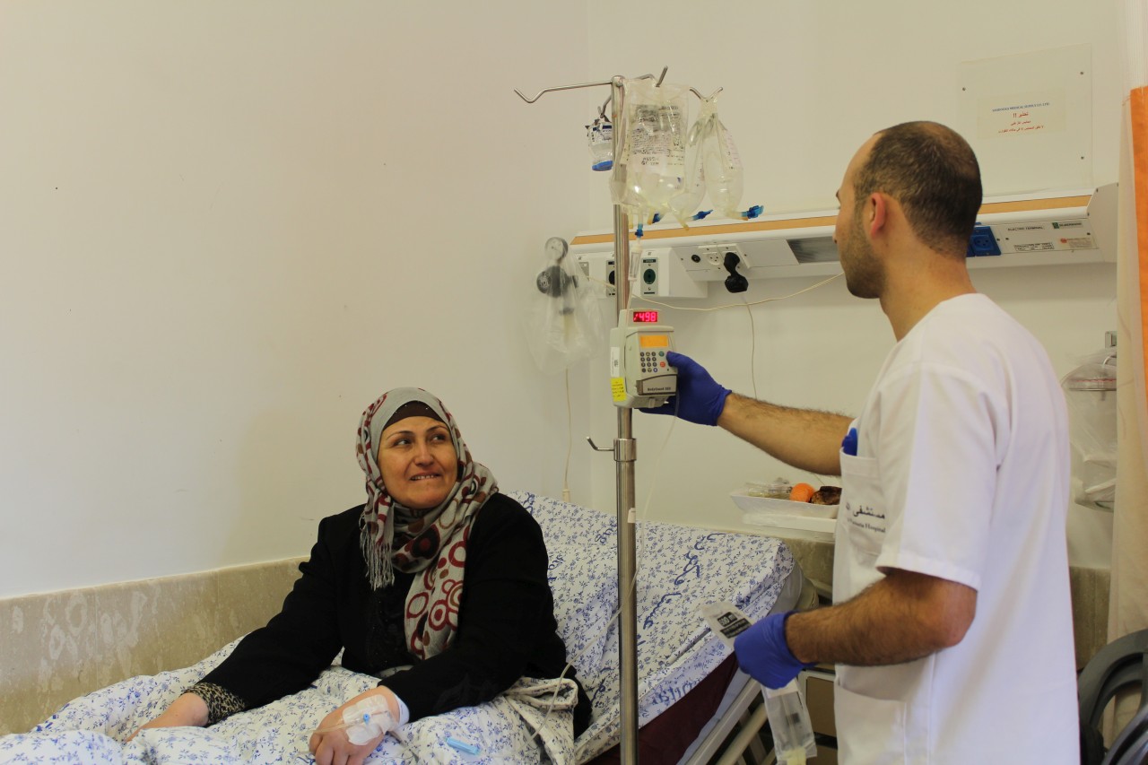 Siham al Tatari receving treatment at Augusta Victoria Hospital, East Jerusalem, January 2017. © Photo by OCHA.