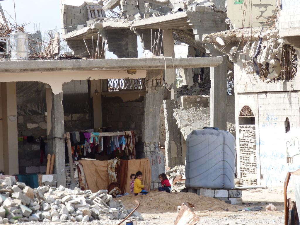 Destroyed house after 2014 hostilities. © Photo by OCHA