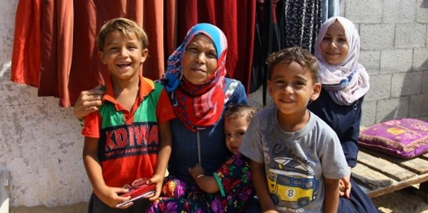 Miassar Zo’orb with family members, in front of their home. Photo by Secours Islamique France  