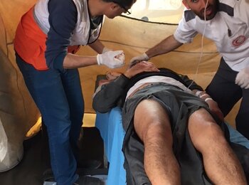 نقطة طبية لإسعاف المصابين بجوار مواقع خيام المظاهرات، شرق مدينة غزة  © - تصوير مكتب الأمم المتحدة لتنسيق الشؤون الإنسانية