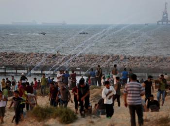 Palestinian demonstration on the beach near the fence, protesting against the naval blockade, September 2018. ©  Photo by Ashraf Amra