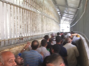 Gilo checkpoint, Palestinians accessing East Jerusalem for the Ramadan Friday prayer, 3 July. Photo by OCHA.
