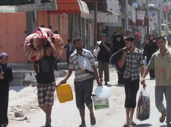 IDPs in their way to a shelter, Ash Shuja’iyeh area, Gaza City, August 2014. Photo by OCHA