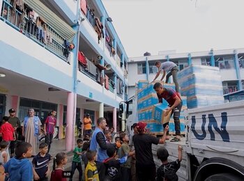 Aid distribution in an UNRWA facility hosting displaced Palestinian families. Screenshot from a video by UNICEF