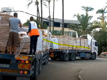 Aid distribution in the Gaza Strip. Screenshot from a video by PRCS