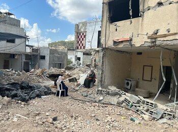 הרס במחנה הפליטים נור שמס, בנפת טול כרם. הנזק נגרם במהלך מבצע רחב היקף שניהלו כוחות ישראליים, אשר השתמשו בטקטיקות קטלניות הדומות לאלה המשמשות במלחמה. צילום: משרד האו"ם לתיאום עניינים הומניטריים, 28 באוגוסט 2024.