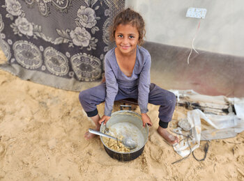 “I went out in the morning in search of food for my family, but I was only able to bring this very small amount.” Mayar (7), Al Mawasi displacement site, southern Gaza, 17 May 2024. Photo by UNICEF/Media Clinic