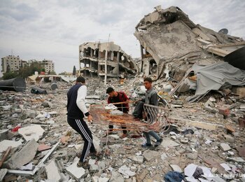 “Enough is enough – the fighting must stop. The humanitarian system is on the verge of collapse. We must avoid such an outcome at all costs.” Emergency Relief Coordinator, Martin Griffiths. Photo by Ashraf Amra for UNRWA