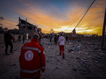 Early on 20 December, Israeli forces reportedly destroyed 56 buildings in Ash Shuja’iyeh, eastern Gaza city. This is one of multiple incidents resulting in casualties, devastation, or both, reported over the past day despite the ongoing telecommunications shutdown. Photo by PRCS volunteer Fuad Khamash, 20 December 2023
