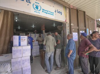 People queueing to receive food aid in Gaza. Photo by WFP