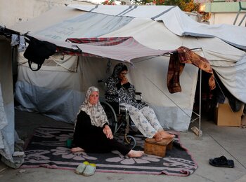 Displaced Palestinian women staying in an improvised shelter in Gaza. Photo by UNRWA 