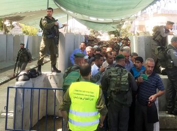 Gilo checkpoint, Palestinians accessing East Jerusalem for the Ramadan Friday prayer, 3 July. Photo by OCHA