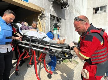 An emergency medical team in action. Photo: World Health Organization.