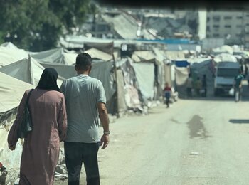 Worn out makeshift shelters in Gaza city. Photo by OCHA/Olga Cherevko