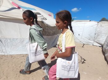 Displaced girls in southern Gaza walking from a temporary learning space they attend in Khan Younis, through funding by the occupied Palestinian territory Humanitarian Fund. Photo by War Child Holland 