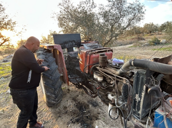 حاجز إسرائيلي لا يزال مغلقًا منذ يوم 23 تشرين الثاني/نوفمبر 2025 أمام شارع الشهداء في المنطقة الخاضعة للسيطرة الإسرائيلية في مدينة الخليل. الصورة بإذن من أحد سكان المنطقة