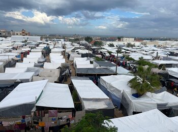 A tent camp where displaced Palestinian families take refuge in southern Gaza. On 15 November, the Israeli authorities extended their evacuation calls, thus far limited to the northern Gaza Strip, to parts of the south. Photo by WHO, 15 November 2023