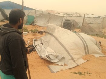 Displaced Palestinians in Khan Younis during a sandstorm that hit the Gaza Strip in mid-March 2026. Photo by Mahmoud Abu Rabia