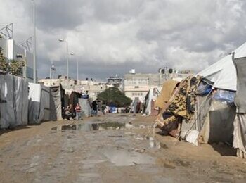 Winter rains in Gaza have deepened the struggles of vulnerable communities, placing around half a million people at risk in areas prone to flooding. Photo: WHO