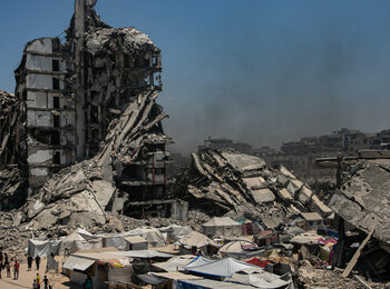 Scenes from a displacement camp in the northern Al-Shati area of western Gaza City, where families live in dire conditions amid destroyed buildings and ongoing hostilities. Photo: UNICEF/UNI845995/Nateel