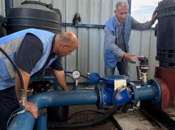 In Gaza, over 70 per cent of people rely on trucked water, but funding gaps are putting this supply at risk. In the West Bank, people’s reliance on water trucking is increasing. Aid workers repairing a water well in northern Gaza. Photo by UNRWA