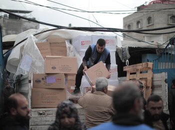 Offloading aid in Jabalya, northern Gaza. Photo by UNRWA/Mohammed Hinnawi, 19 March 2024