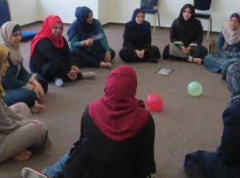 ورشة للدعم النفسي والإجتماعي في غزة. صورة  من مركز البحوث والإستشارات القانونية للمرأة