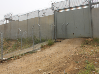 Alternative gate used by Izbat Salman farmers. © Photo by OCHA