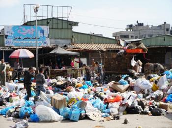 Garbage accumulated in the Ash Sheikh Radwan area in Gaza City, 2 March 2018. © Photo by OCHA