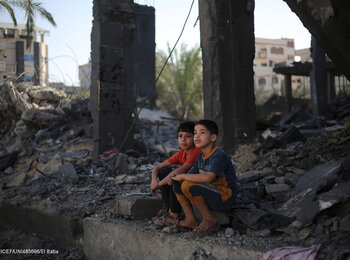 Heavy bombardments across Gaza continue. On 16 December, the most intense airstrikes were reported in Khan Yunis and Gaza city. Most people are displaced and hungry, the health system is barely functioning, and the conditions for humanitarian operations at a meaningful scale do not exist. No one and nowhere is safe. Photo by UNICEF/El-Baba 