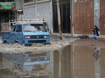 فيضانات سبّبها هطول أمطار خفيفة في خان يونس، تشرين الثاني/نوفمبر 2017 © - تصوير مكتب الأمم المتحدة لتنسيق الشؤون الإنسانية (أوتشا)