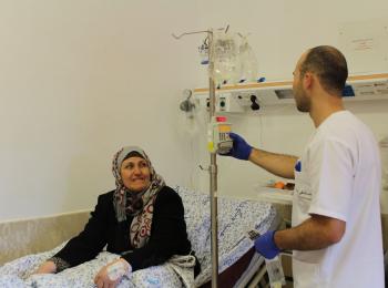 Siham al Tatari receving treatment at Augusta Victoria Hospital, East Jerusalem, January 2017. ©  Photo by OCHA.
