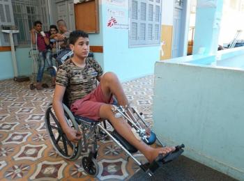 Injured Palestinian boy treated at MSF rehabilitation centre, Gaza City. © Photo by OCHA