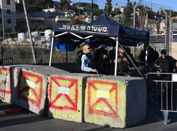 قوات إسرائيلية تقيد حركة الأفراد داخل حي الشيخ جراح الفلسطيني، القدس الشرقية، 22 مايو 2021. تصوير تانيا حبجوقة لمكتب تنسيق الشؤون الإنسانية