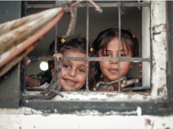 Rimas, 7, and her sister, Layan, 11, at risk of eviction from their rented home in Jabalia (Gaza),  August 2019. ©  Photo by Ahmed Mashharawi, NRC
