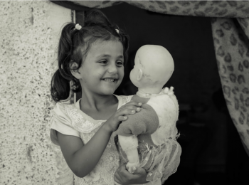 Rimas, 7, plays with her doll, at home in Jabalia on 21 August 2019. ©  Photo by Ahmed Mashharawi, NRC