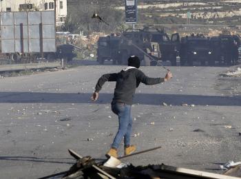 Protests and clashes near DCO checkpoint in Ramallah. 13 Dec 2018. © Photo by Journalist Mahmoud Illean.