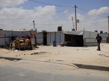 Temporary shelter Khuza'a. Photo by OCHA