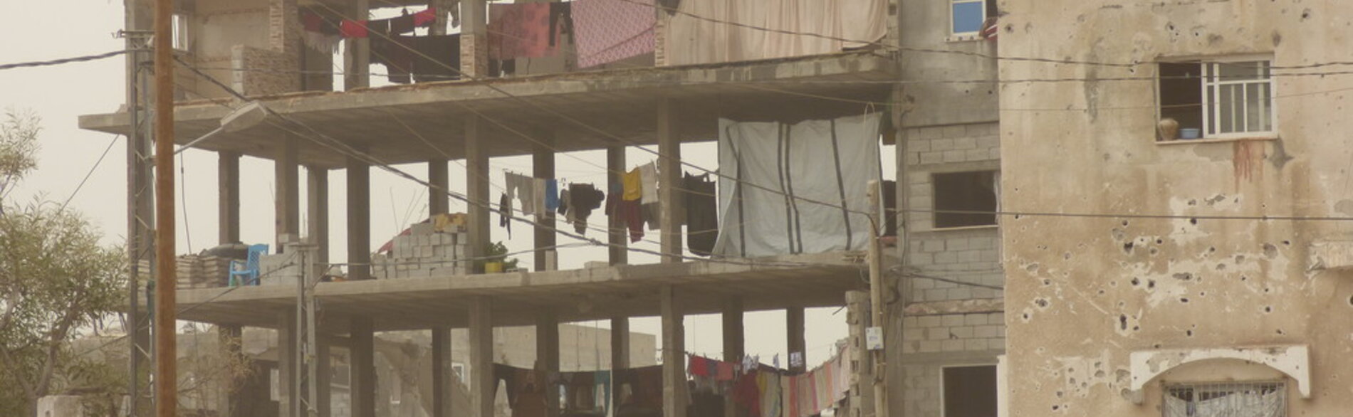 מבנה בשיקום שבו מתגוררים עקורים פנימיים, בית חנון / צילום: משרד האו״ם לתיאום עניינים הומניטריים, אוקטובר 2015.