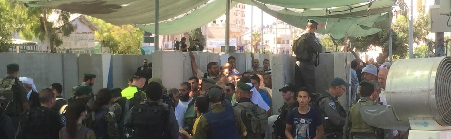 Gilo checkpoint, Palestinians accessing East Jerusalem for the Ramadan Friday prayer, 3 July. Photo by OCHA