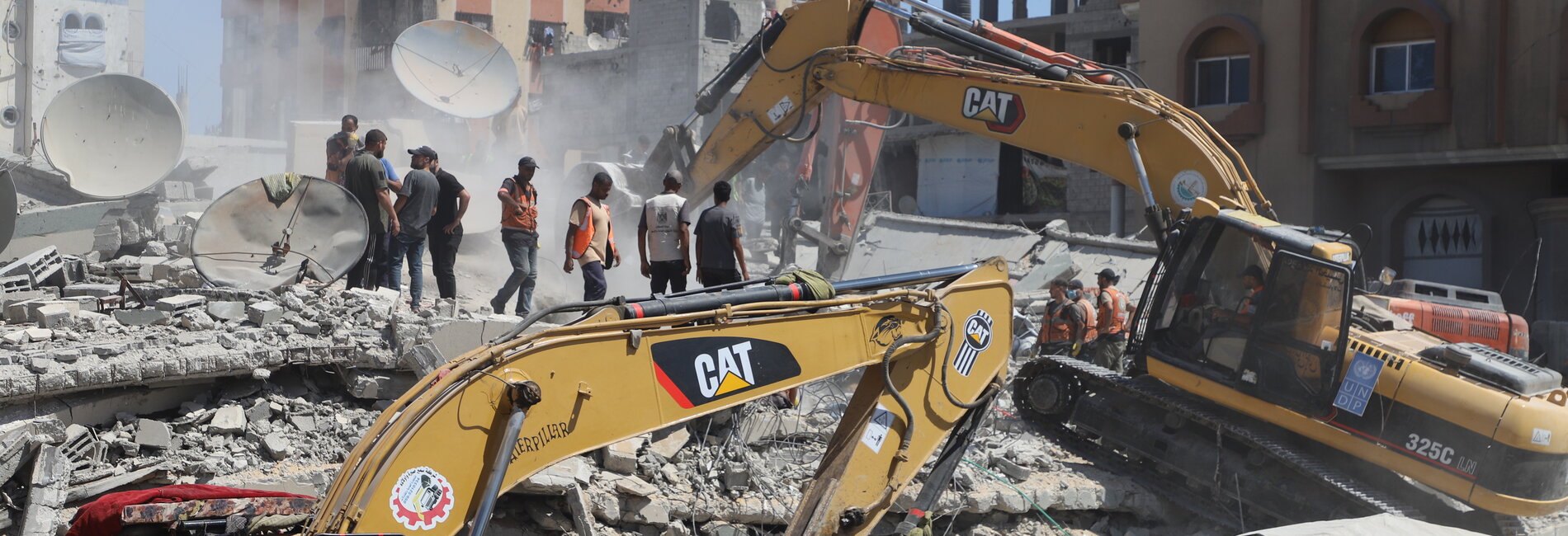 Search-and-rescue operations supported by UNDP following the collapse of a war-damaged building in Gaza city, 16 September 2026. Photo by UNRWA